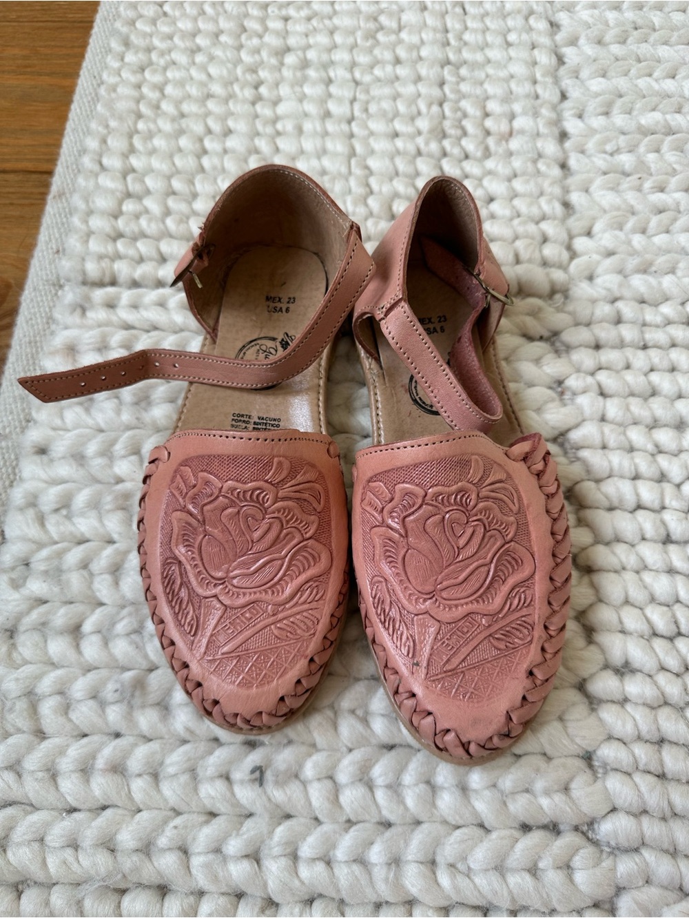 Traditional Mexican girl shoes - never worn in size US 6